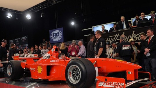 Ferrari de Michael Schumacher é leiloada por R$ 4 milhões