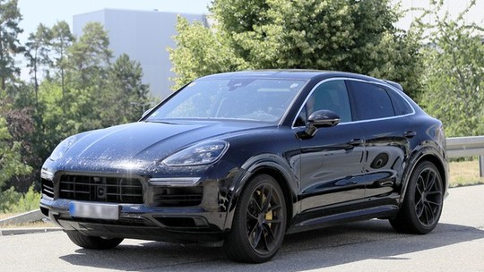 Porsche Cayenne cupê já é visto em testes na Alemanha