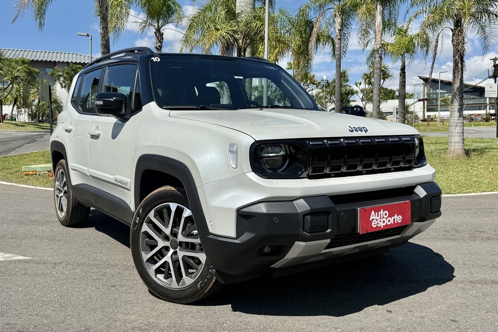Novo visual do Jeep Renegade 2027 incorpora características do novo Compass e até do Avenger — Foto: Cauê Lira/Auto News Brasil