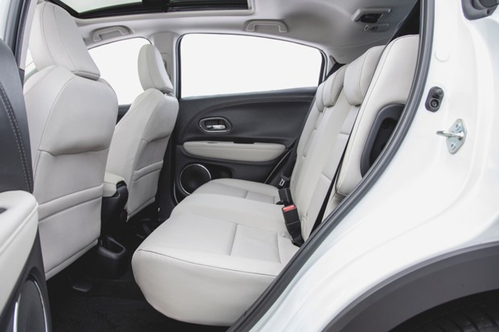 Espaço traseiro do HR-V é bom, a despeito do piso não ser plano (Foto: Fabio Aro/Auto News Brasil) — Foto: Auto Esporte
