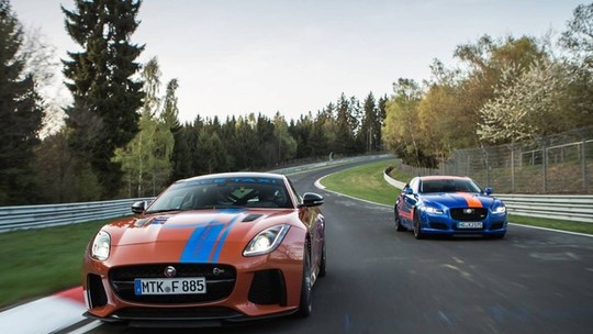 Jaguar oferece carona a bordo de esportivos em Nürburgring