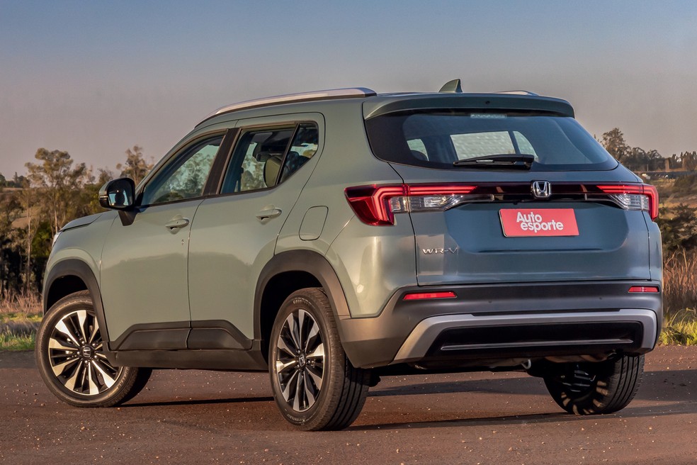  Traseira segue o mesmo estilo quadrado da frente do veículo e não carrega qualquer semelhança com a geração anterior — Foto: Renato Durães/Auto News Brasil