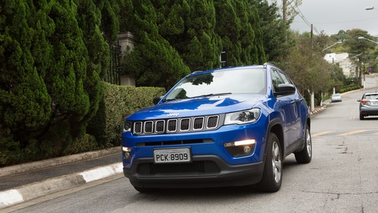 Jeep Compass reaparece entre os carros mais vendidos; Renault Kwid volta a cair