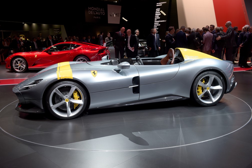 Ferrari Monza Sp1 no Salão de Paris 2018 — Foto: Eric Piermont/AFP