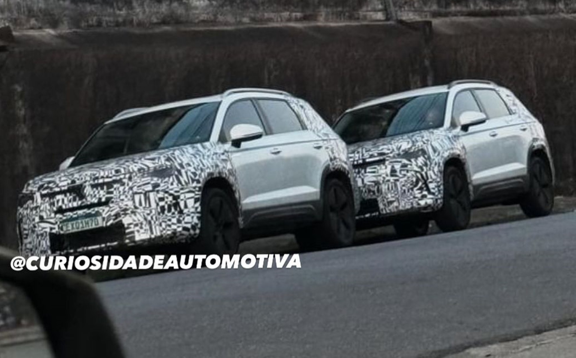 Flagra: novo Volkswagen Taos terá cara de Nivus e deixa motor híbrido no ar