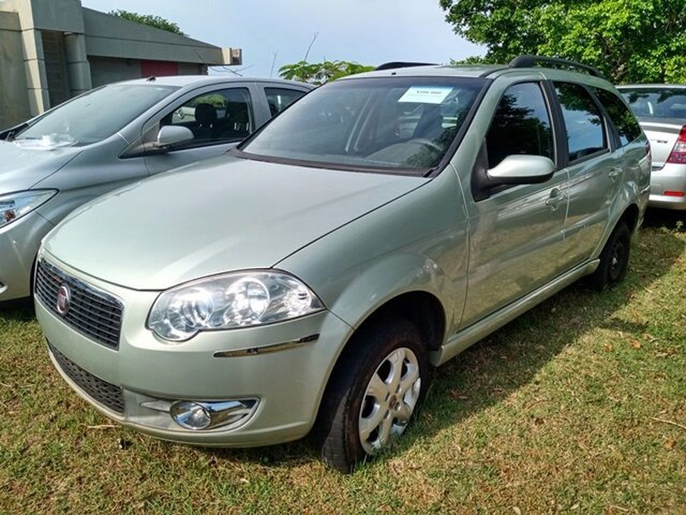 Perua elétrica teve seu motor e bateria removidos e está sendo vendida como sucata — Foto: Divulgação/PSN Leilões