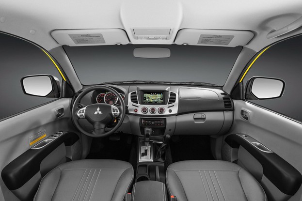 Mitsubishi L200 Triton Savana 2012-2017 - painel