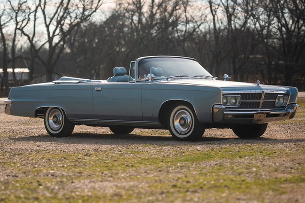 A Imperial ainda era tratada como marca independente do grupo Chrysler (Foto: RM Auctions/Divulgação) — Foto: Auto Esporte