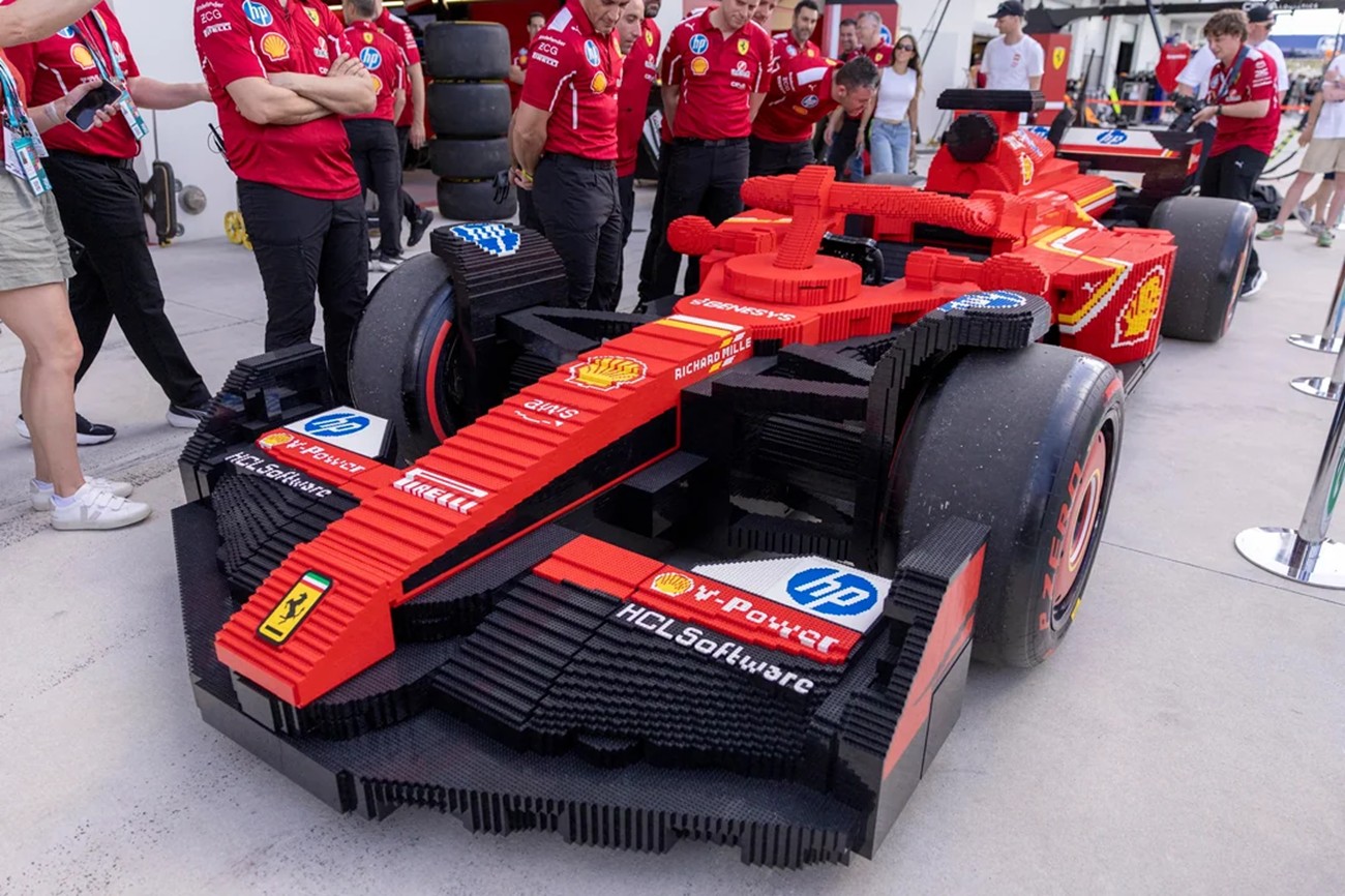 Ferrari de F1 feita com 400 mil peças de Lego aparece antes do GP de Miami