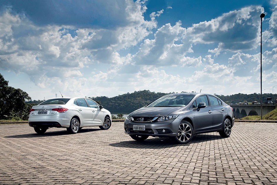 Citroën C4 Lounge versus Honda Civic 