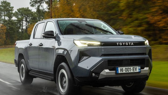 Toyota Hilux pode ter versão híbrida plug-in contra BYD Shark e Ford Ranger