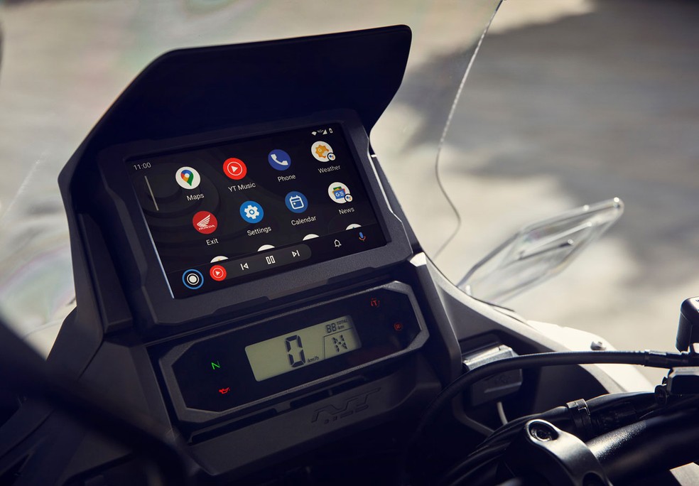 Central multimídia da Honda NT 1100 tem interação com Android Auto e Apple CarPlay — Foto: Divulgação