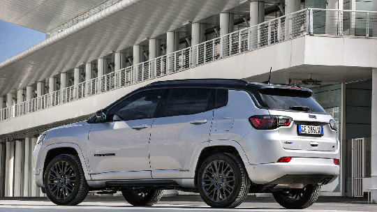 Jeep Compass híbrido que faz 50 km/l será lançado no Brasil em breve