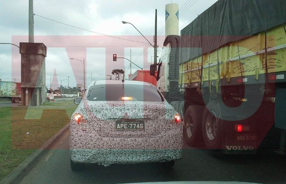 Nissan Versa é flagrado em Curitiba (PR) (Foto: Isac Jurandir Gonçalves) — Foto: Auto Esporte