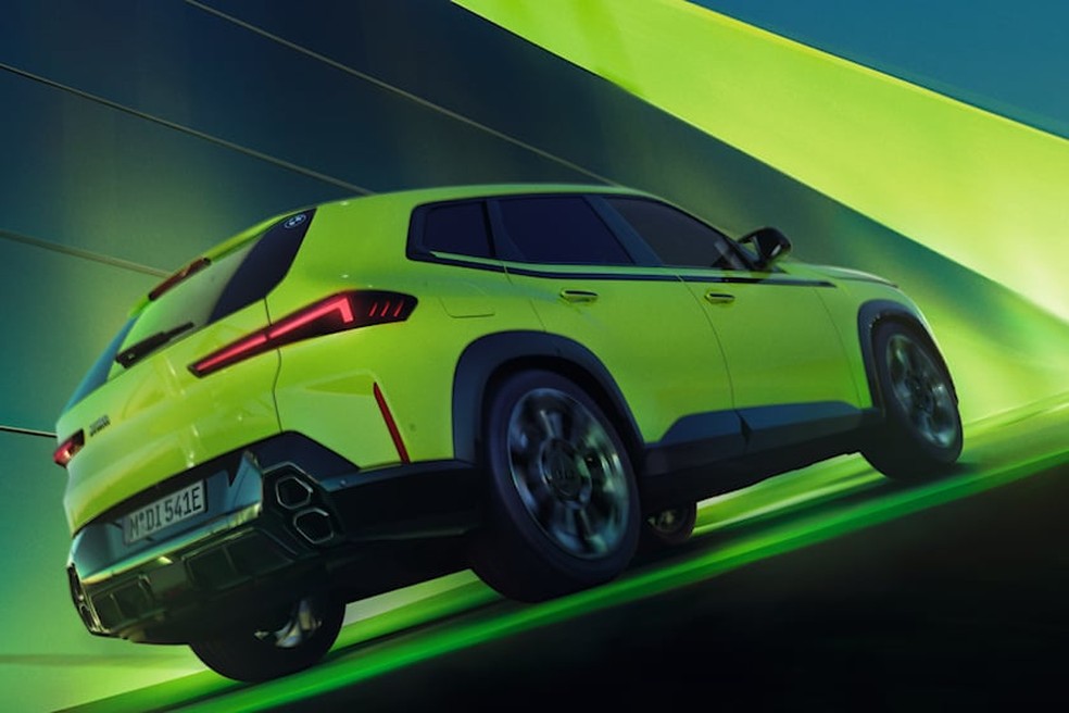 BMW XM 50e ainda não teve o preço revelado  — Foto: Reprodução