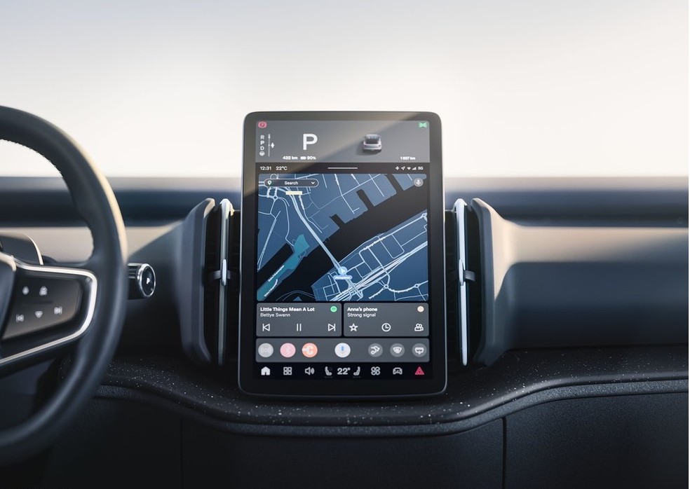 Central multimídia vertical tem sistema Android Auto nativo e boa resolução — Foto: Divulgação