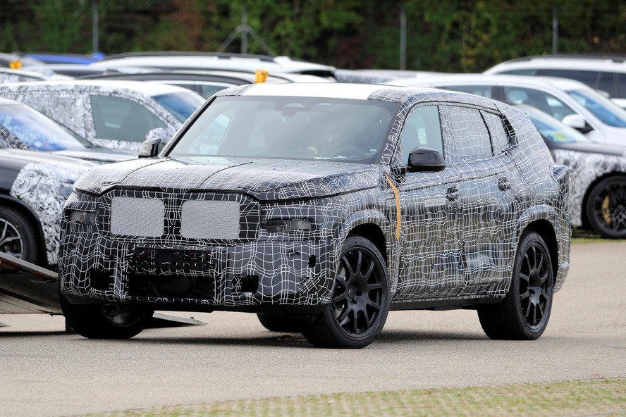 Flagra: BMW X8