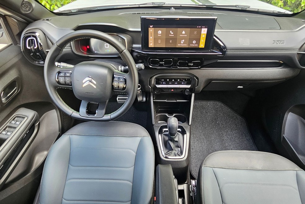 Citroën Aircross XTR 2026 passou por uma melhora no acabamento da cabine, mas ainda tem encaixes soltos  — Foto: Jady Peroni/Auto News Brasil