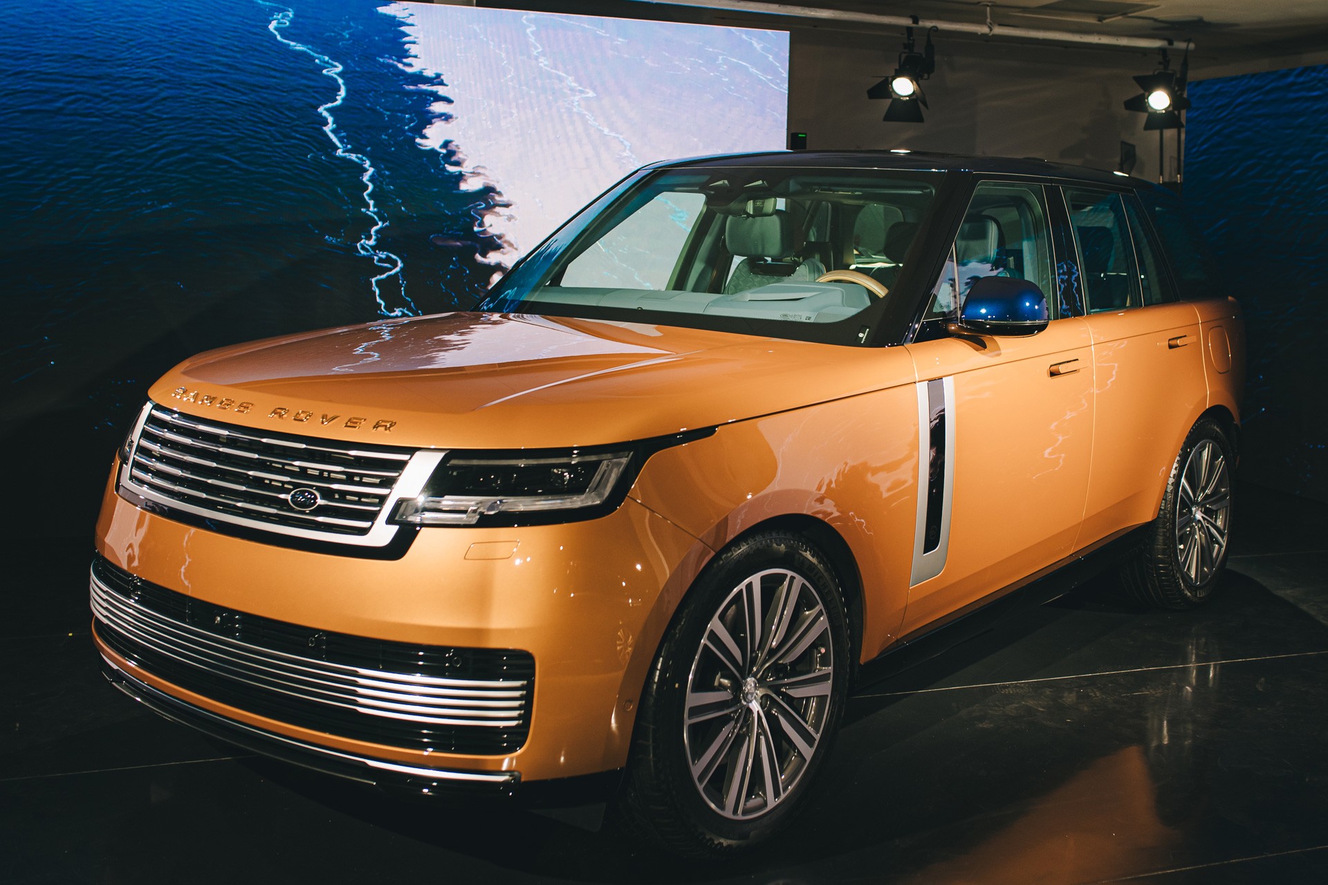 Range Rover lança SUVs de luxo com ouro e preços de até R$ 2,7 milhões