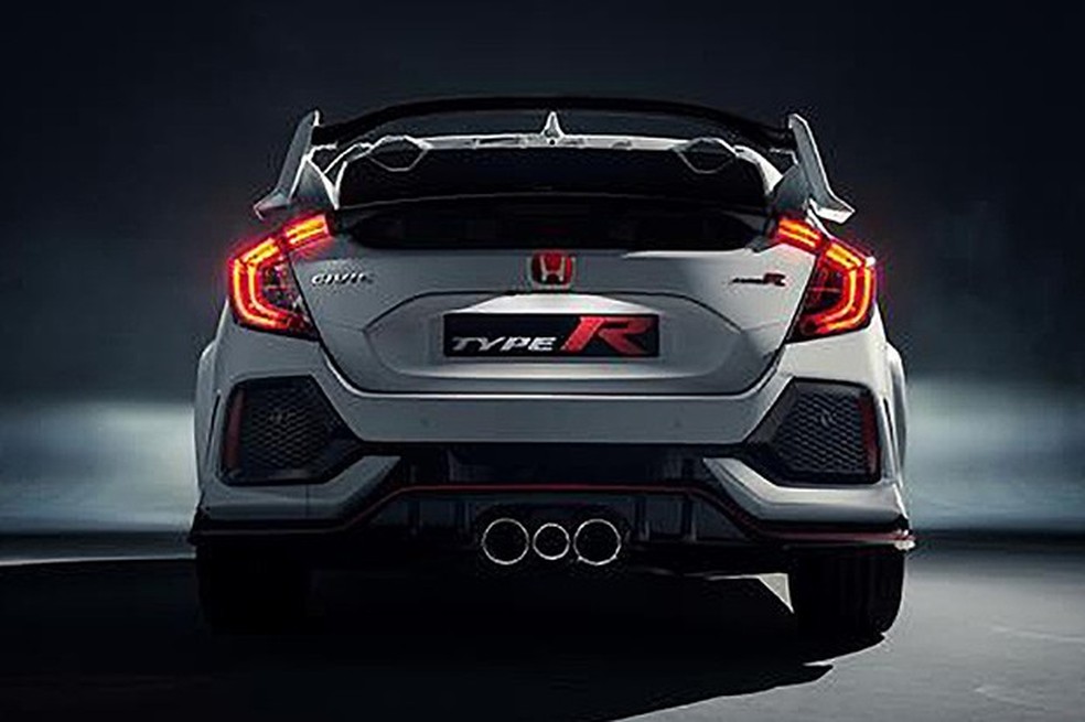 Traseira da foto vazada indica escapamento central diferente do protótipo de 2016 (Foto: Reprodução) — Foto: Auto Esporte