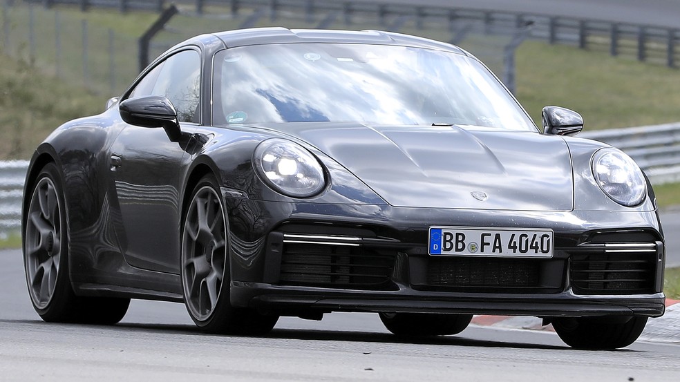 O teto "bolha", com um ressalto duplo, remete a modelos antigos do 911 — Foto: Automedia