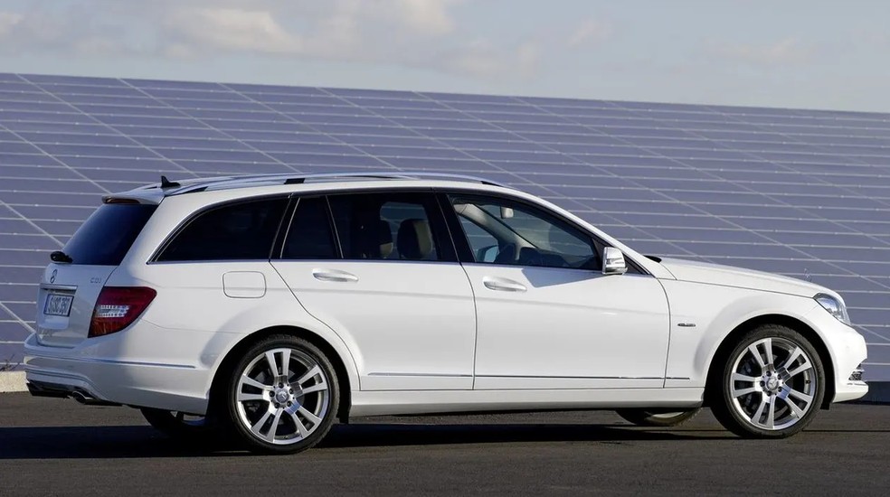 Mercedes-Benz C 200 Touring mantém design imponente após todo esse tempo — Foto: Divulgação