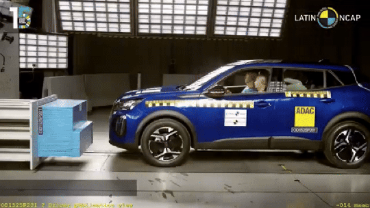 Peugeot 2008 tira quase zero em teste de segurança; assista ao crash test