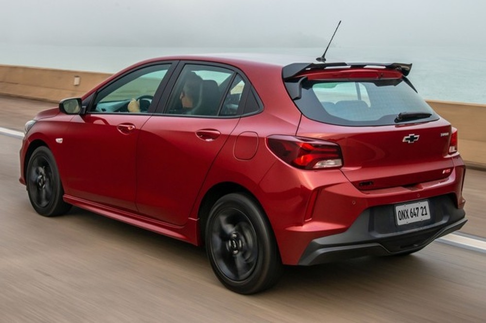 Chevrolet lança novos Onix RS e Midnight no Brasil