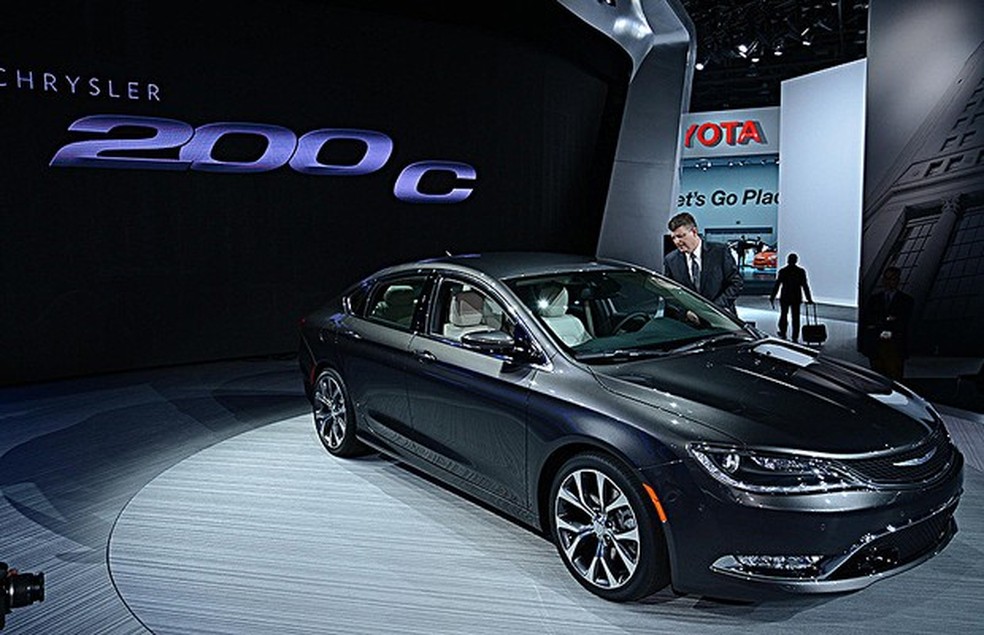 Chrysler 200 no Salão de Detroit 2014 (Foto: Newspress) — Foto: Auto Esporte