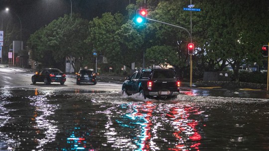 Carro danificado em enchente pode ser recuperado? Seguradoras explicam