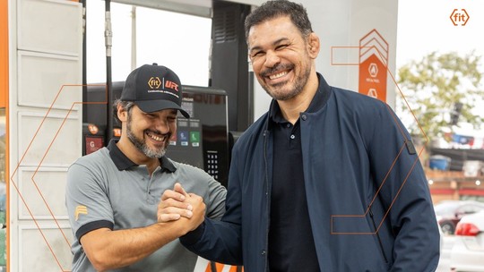 Frentistas são parceiros no cuidado com os veículos Frentistas são parceiros no cuidado com os veículos