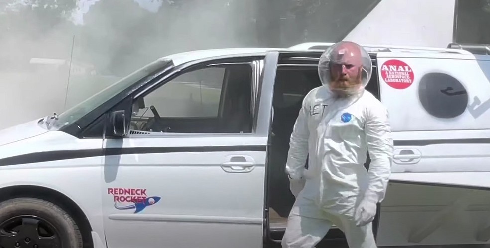 Ginger Billy, personagem criado por Adam Parkins, tem seu próprio traje espacial — Foto: Reprodução