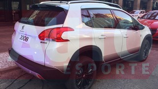 Flagramos o novo Peugeot 2008 Crossway