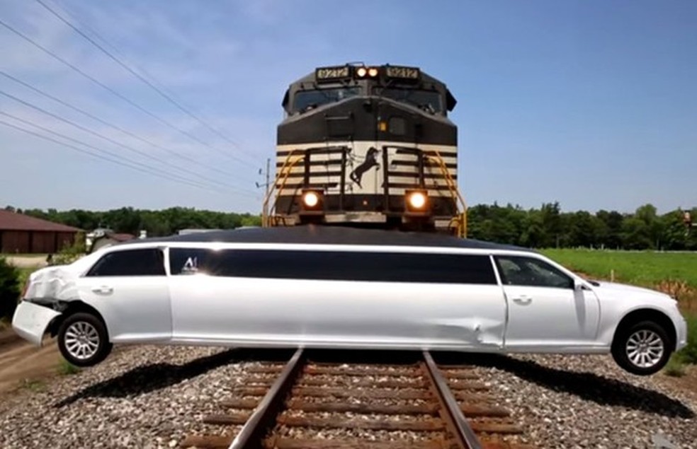 Vídeo: Trem atinge limusine em Indiana (Foto: Divulgação) — Foto: Auto Esporte