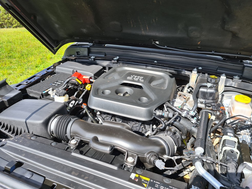 O 2.0 16V turbo a gasolina é silencioso e tem bom desempenho, mas consumo é elevado — Foto: Rodrigo Ribeiro/Auto News Brasil