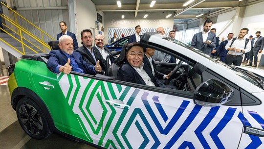 Renault Kardian vira SUV conversível para desfile de Lula em fábrica