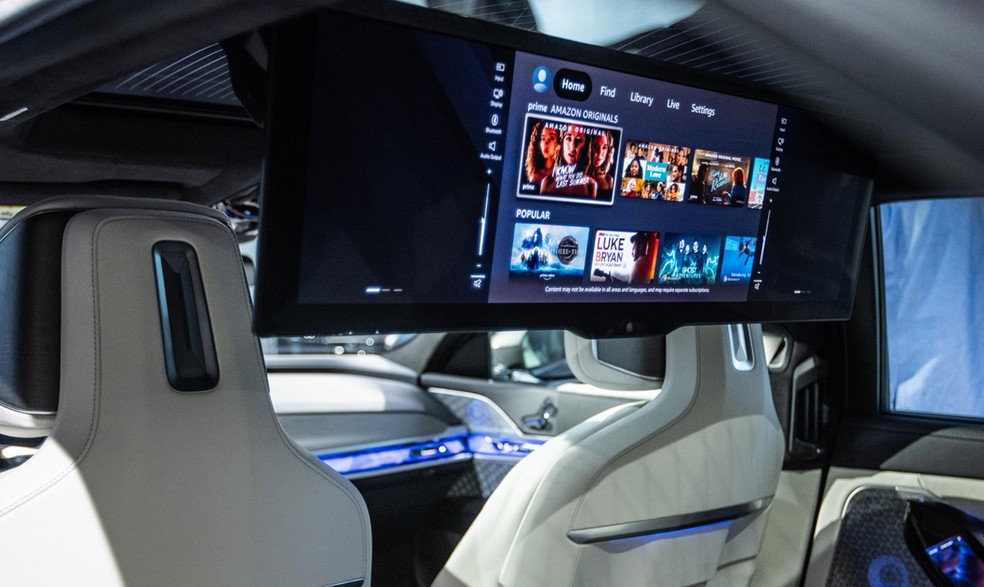 Tela para os passageiros do banco traseiro do novo BMW Série 7 — Foto: Divulgação