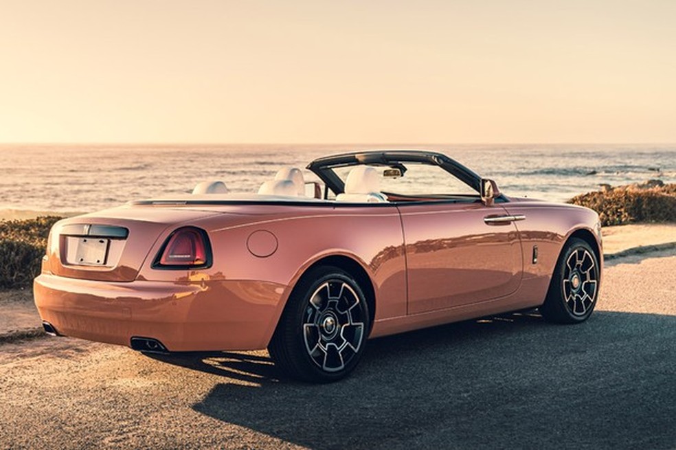 Rolls-Royce Dawn chama atenção pelo luxo e pelo tom excêntrico (Foto: Divulgação) — Foto: Auto Esporte