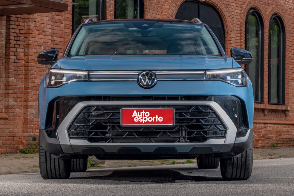 Dianteira tem linhas mais arredondadas e aplique de plástico cinza fosco no para-choque — Foto: Renato Durães/Auto News Brasil