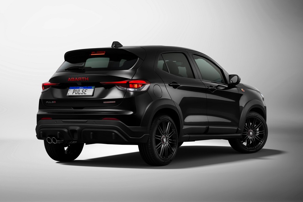 Fiat Pulse Abarth 2026 tem assinatura bem grande na tampa traseira  — Foto: Divulgação