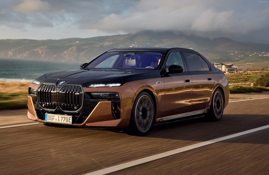 BMW i7 M70