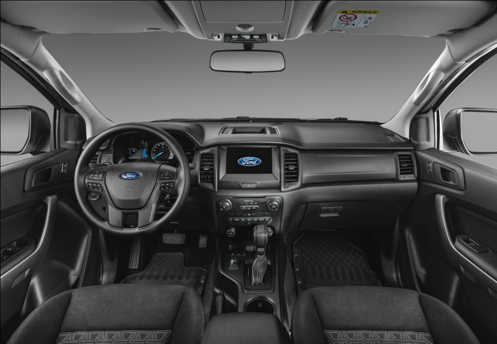 Ranger Storm tem painel totalmente preto — Foto: Divulgação/Ford