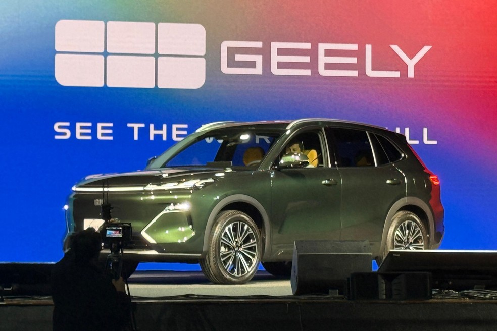 Geely EX5 EM-i chega em 2026 com novo visual — Foto: André Paixão/Auto News Brasil