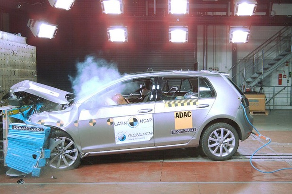 Volkswagen Golf nacional conquista cinco estrelas em crash teste (Foto: Divulgação) — Foto: Auto Esporte
