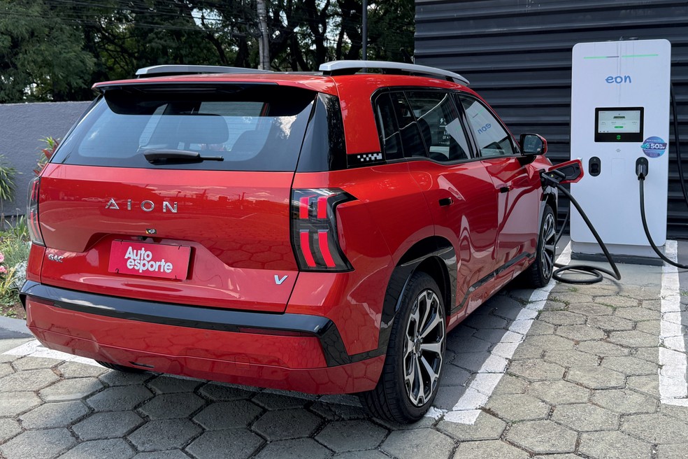 GAC Aion V tem 4,61 metros de comprimento, oferecendo amplo espaço interno  — Foto: Auto News Brasil
