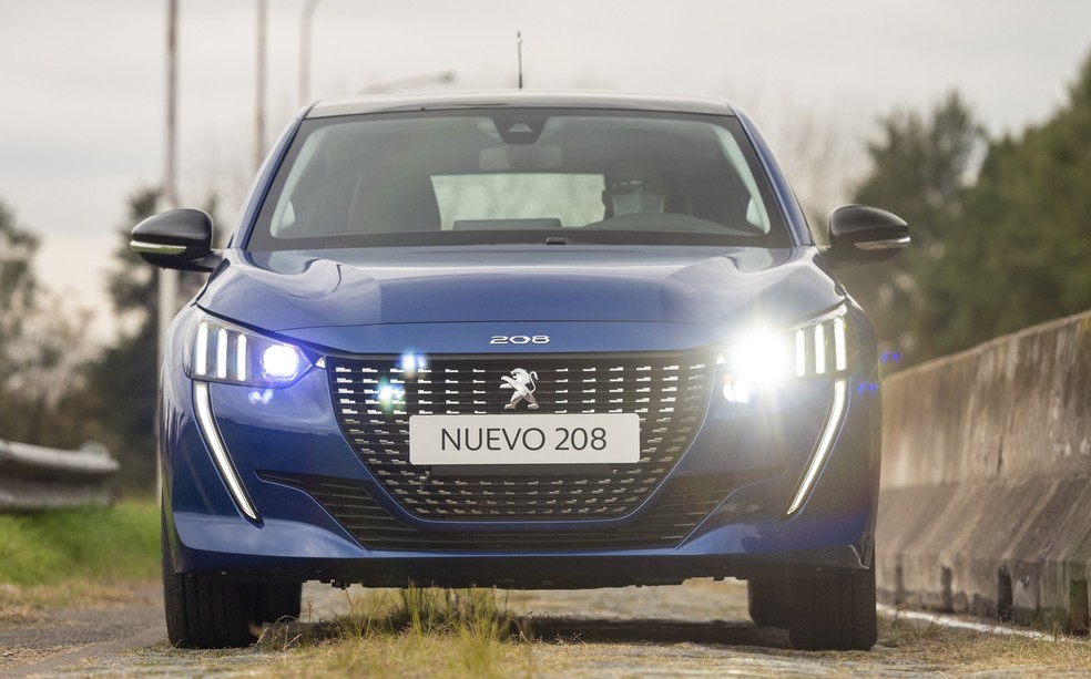 Peugeot 208 tem porta-malas com capacidade para 311 litros — Foto: Divulgação