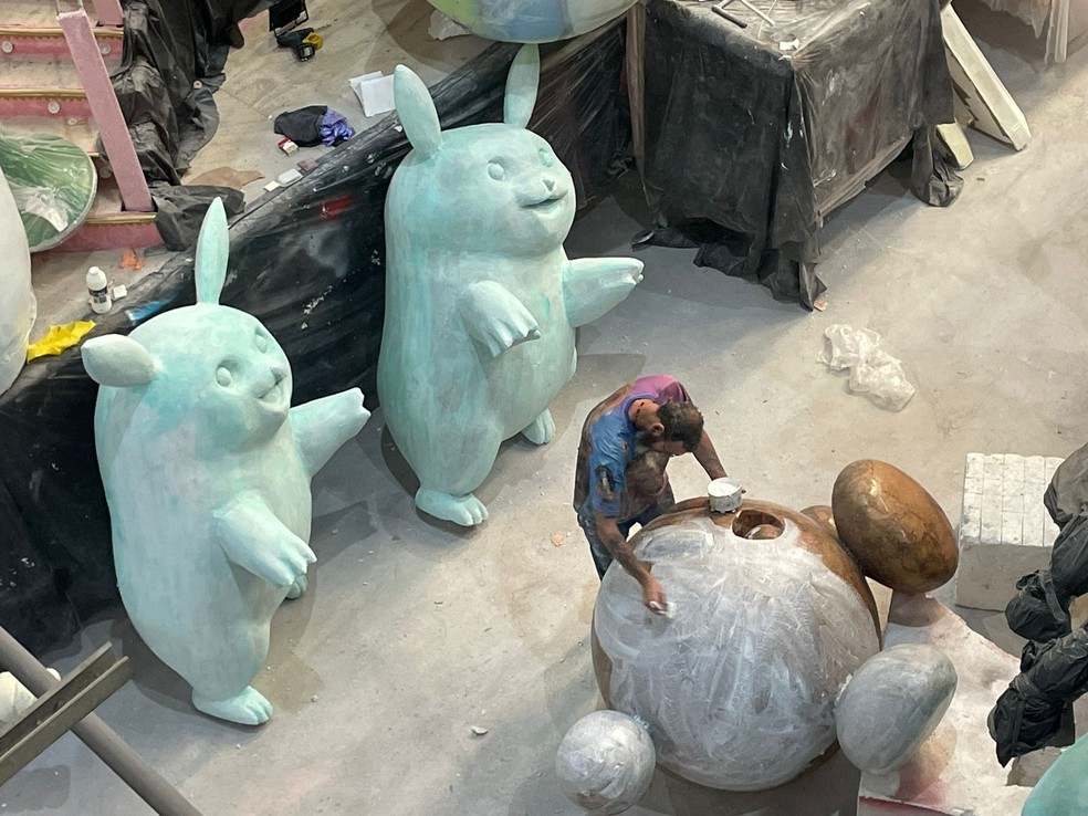 Rosas de Ouro prepara desfile sobre a história dos jogos. O Pikachu está quase pronto — Foto: Cauê Lira/Auto News Brasil