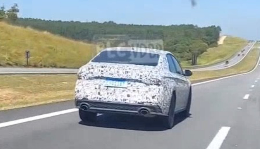 Novo Volkswagen Jetta GLI é flagrado no Brasil e será lançado em breve