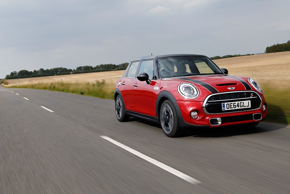 Mini Cooper com cinco portas