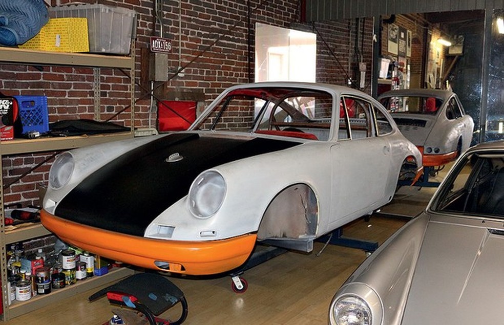 Porsche 911 dos anos 1960 à espera da preparação (Foto: Julio Cabral) — Foto: Auto Esporte